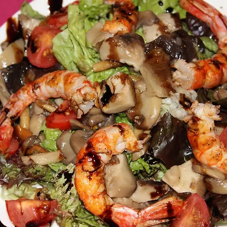 Manos Konukevi Albentosa